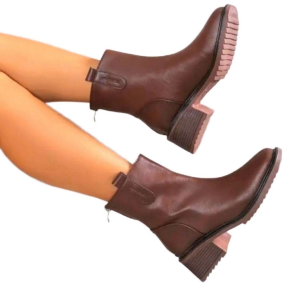 Ladies Brown Non-slip square toe boots sz 7.5